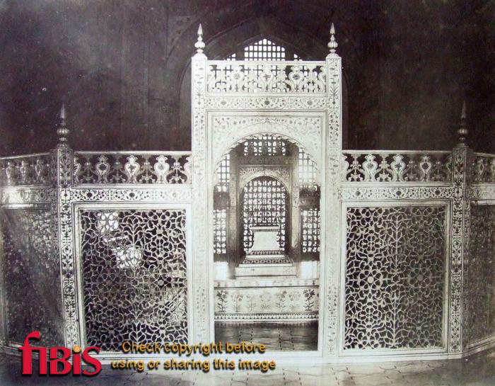 Carved marble screen inside the Taj surrounding the Tomb