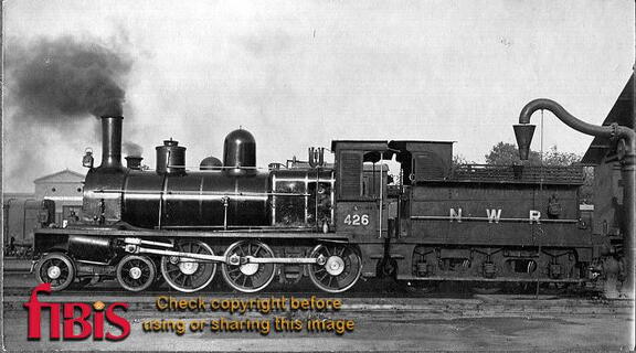 Small "L" class locomotive at Kotri, 1913