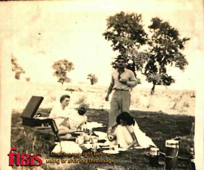 Picnic - Marie Metcalfe and friends