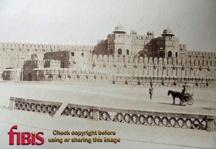 Delhi Gate, Fort, Agra.jpg
