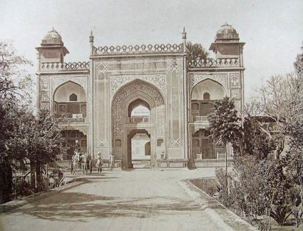 Entrance to Mausoleum of Prince Itamadu-Daulah, Agra