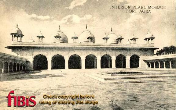 Interior Pearl Mosque Agra
