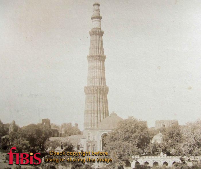 Kutb Minar or Tower of Victory built 1052 on site of the ancient city of Dilli.jpg