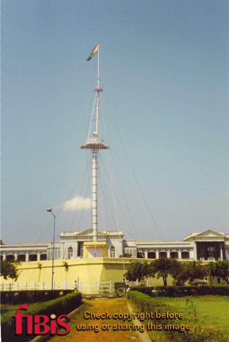 Flagpole Fort St George.jpg