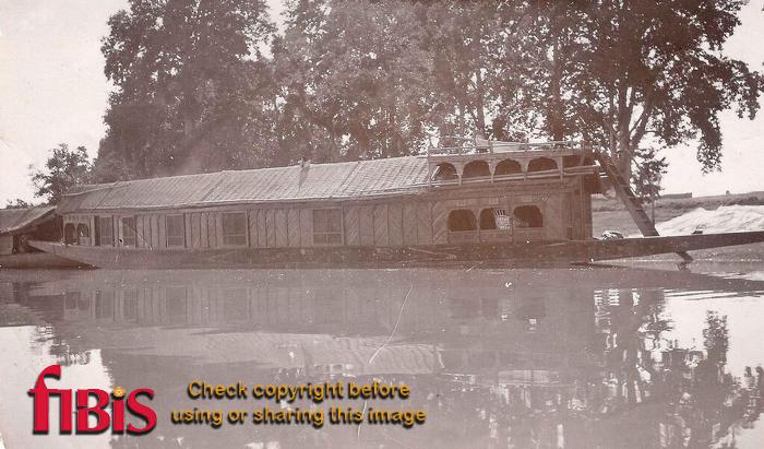 Houseboat, Gunderbal, Kashmir 1905