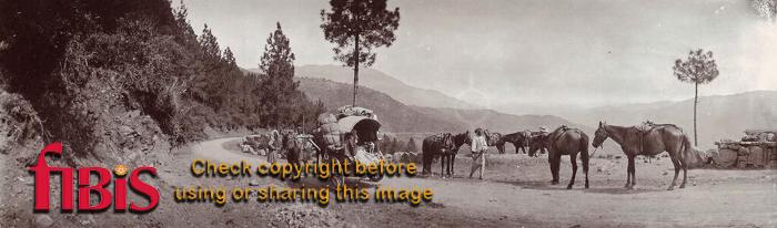 Tonga on road into Kashmir 1911.jpg