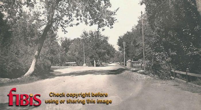 The gun and DCO's gate, Kohat 1919.jpg