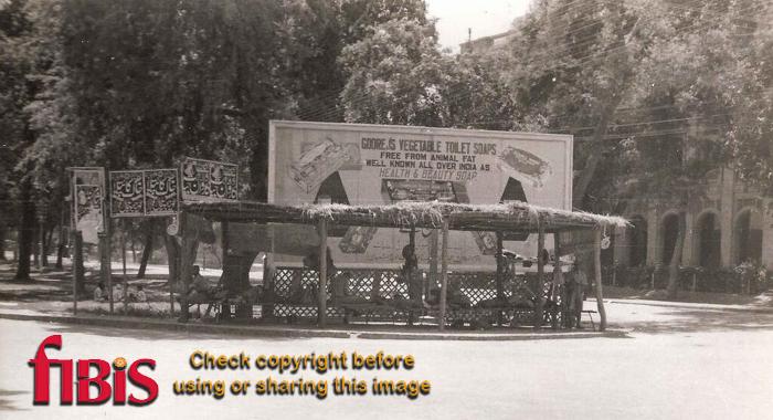 Gurkha picquet outside district courts gate and crossroads Lahore 1935.jpg