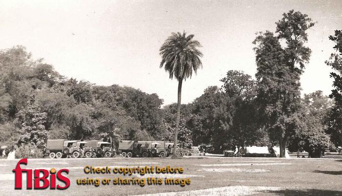 Transport Lawrence Gardens, Lahore July 1935.jpg