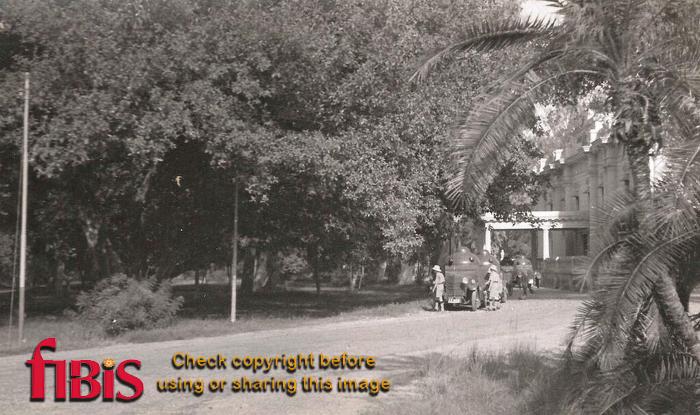 armoured cars outside gym, Lahore 1936.jpg