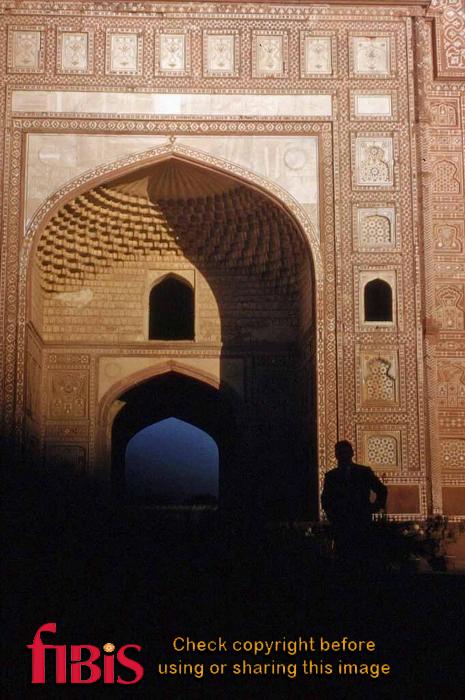 Gateway to Jahangir's Tomb, Lahore, Pakistan 1963 2.jpg