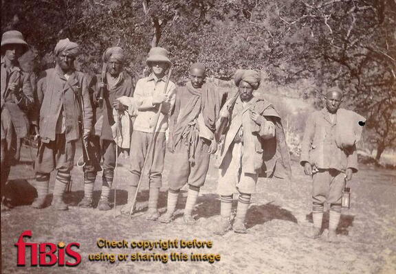 Ready to start trip up the Sind Valley, Kashmir May to June 1920