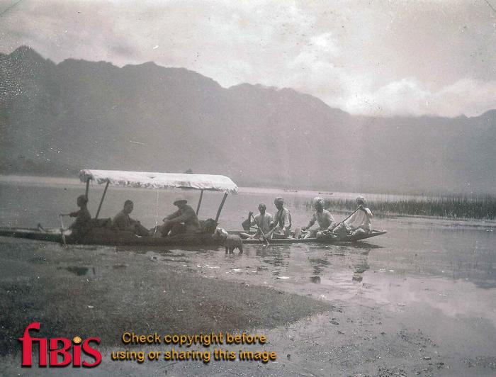 Dal Lake, Kashmir 1920.jpg