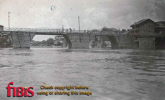 2nd Bridge Srinagar, Kashmir 1920.jpg