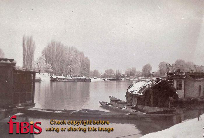 Down river from the Post Office, Srinagar, Kashmir ca 1911
