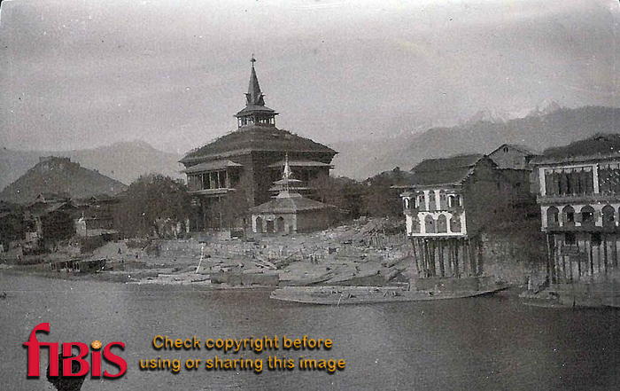 Shah i Hamadan Mosque, Srinagar 1920.jpg