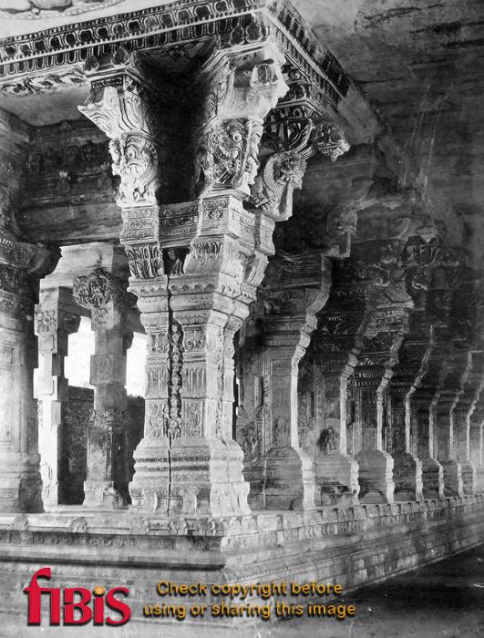 Carved Pillar Ramaswami Temple Hampi.jpg