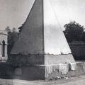 monument to General Jacob's charger Messenger, Jacobabad, Jan 1936.jpg
