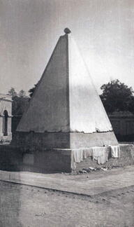 Monument to General Jacob's charger Messenger, Jacobabad, Jan 1936