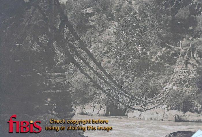 Rope Bridge Nampur, India.jpg
