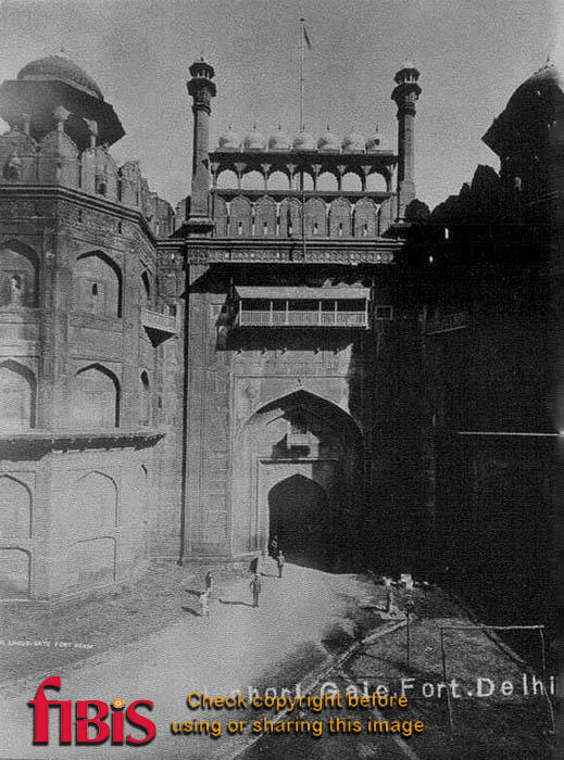 Hampshires in India 1914-1918 Lahore Gate.jpg