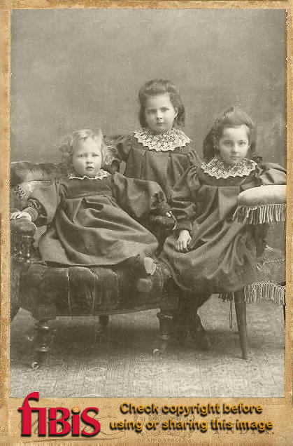 Doris, Majorie & Phyllis Heron in Simla in 1898