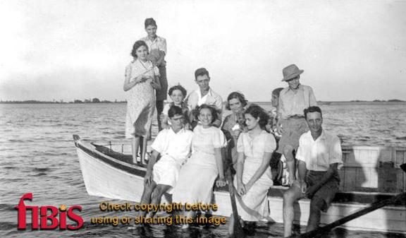 Everett family outing Madras 1938