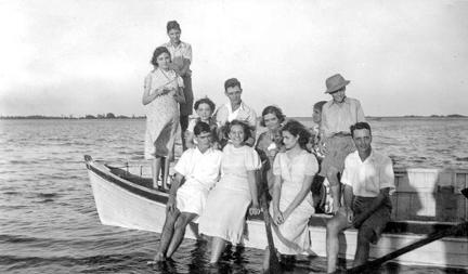 Everett family outing Madras 1938