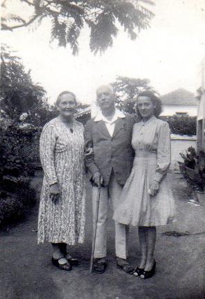 Bangalore 1942 Grand Parents & Aunt Daysia