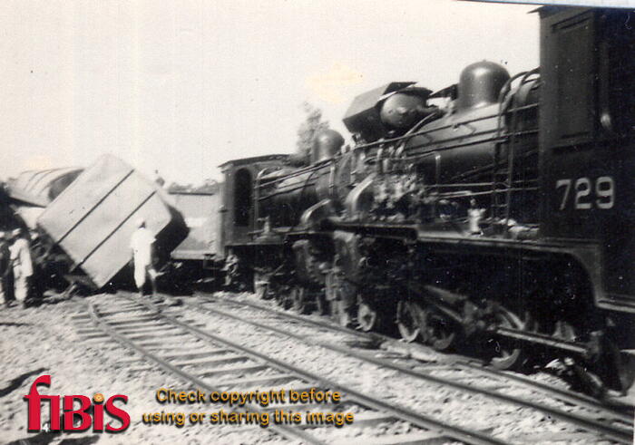 FA4 8 3 1945 Railway Crash set (1) 