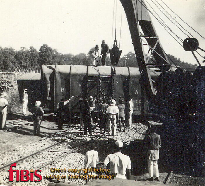FA4 8 5 1945 Railway Crash set (3) 